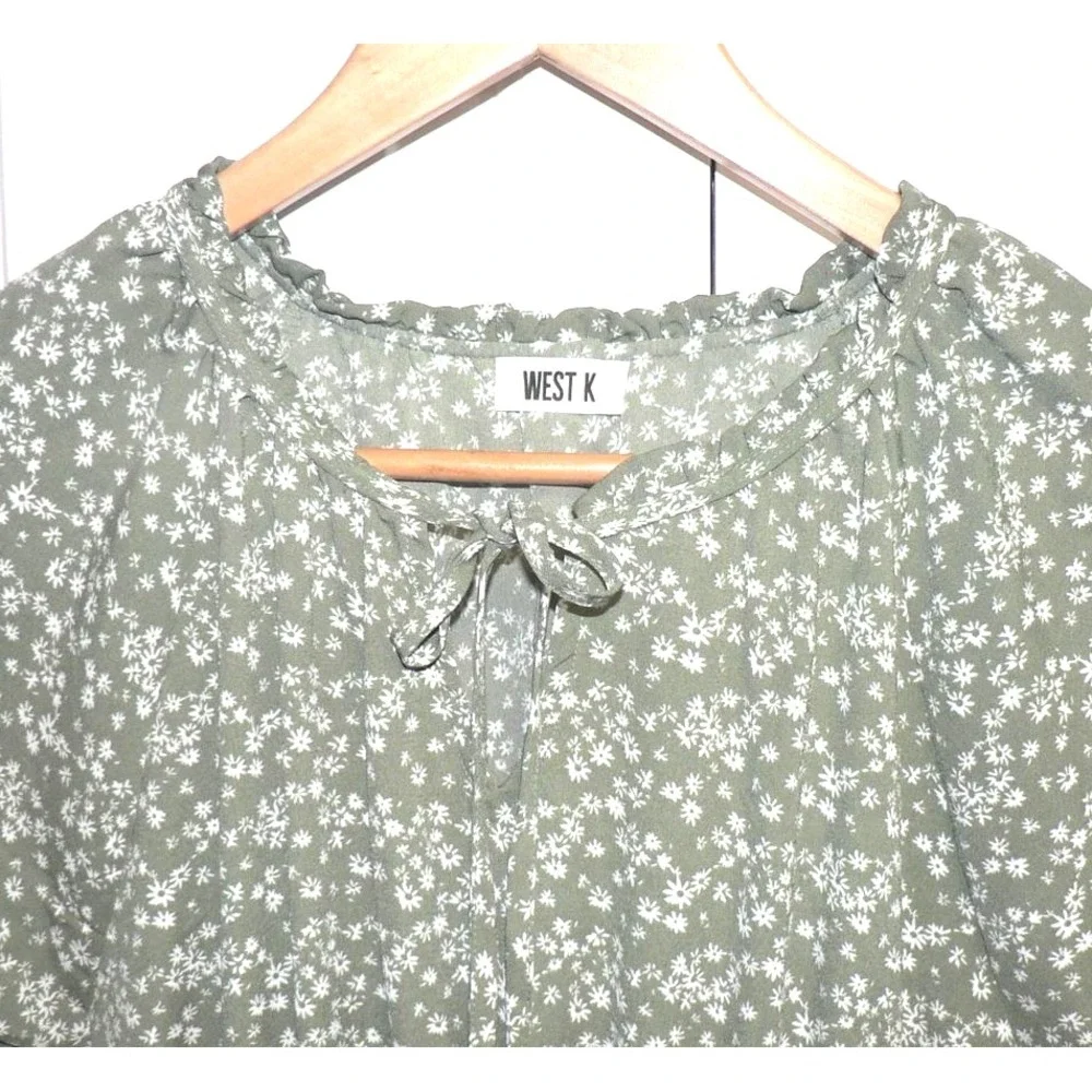 West K Women's Short Sleeve Elastic Waist Tiered Floral Midi Dress in Green Smal